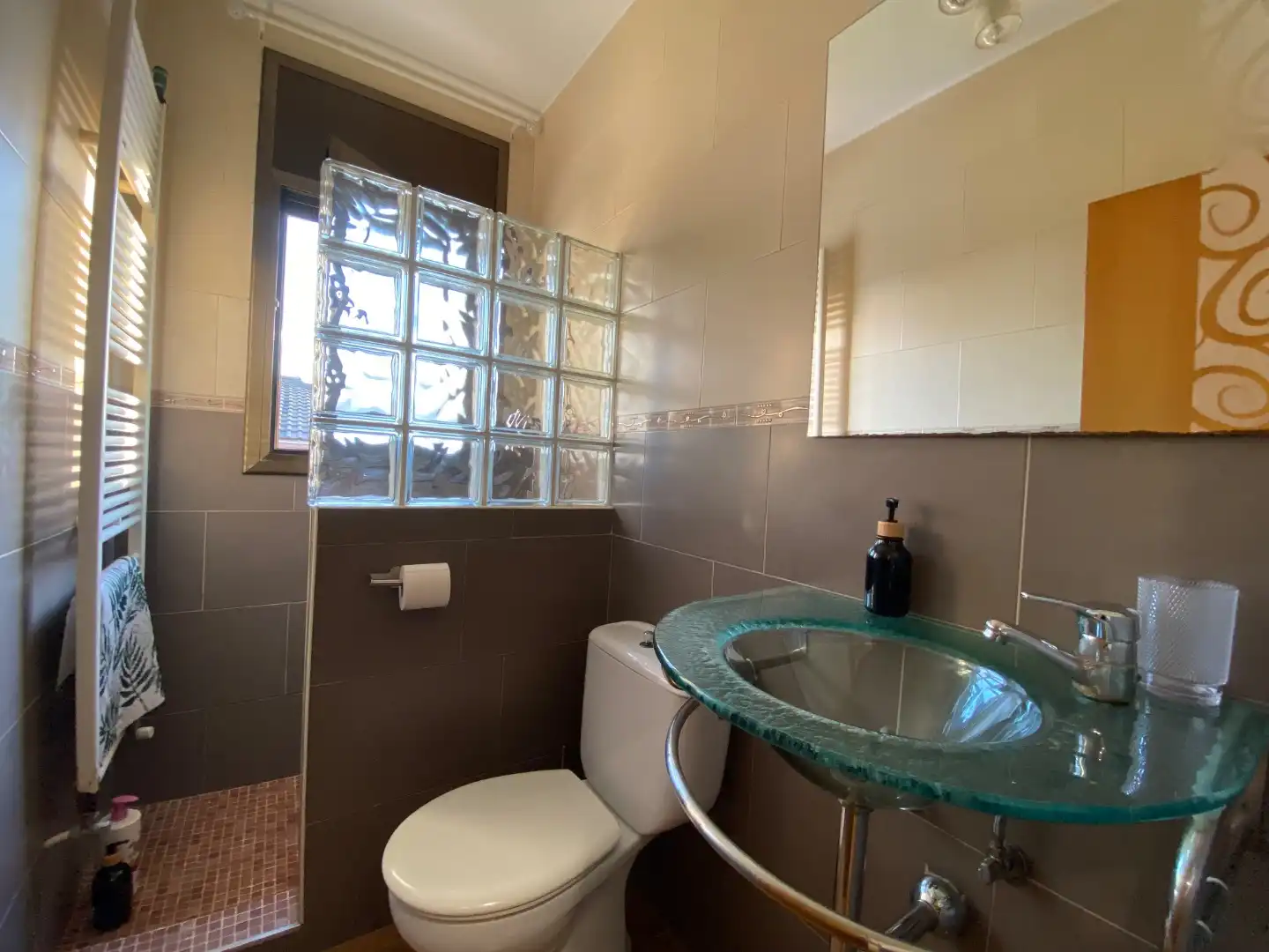 Bany de Casa o xalet de lloguer en El Vendrell amb Aire condicionat, Terrassa i Piscina
