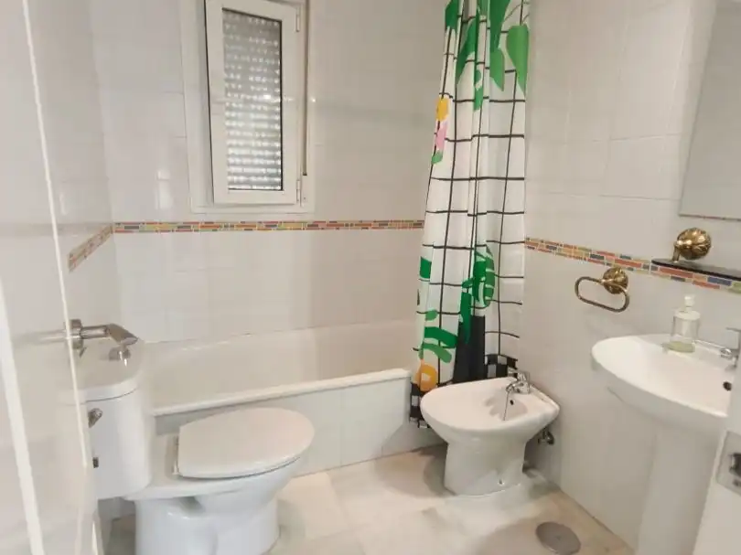 Bany de Estudi de lloguer en Sanlúcar la Mayor amb Aire condicionat