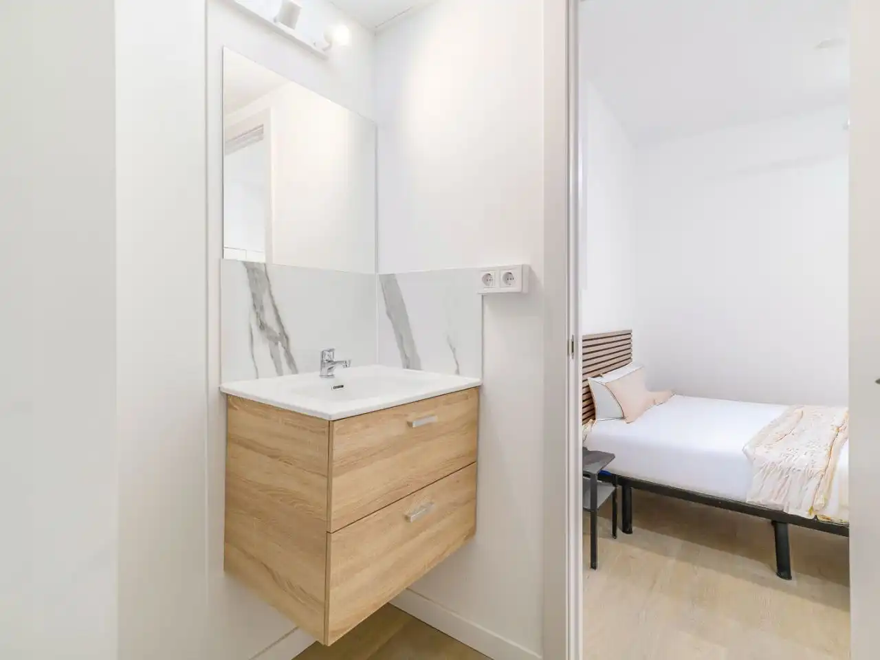 Badezimmer von Wohnung zum Verkauf in Tarragona mit Parkett und Möbliert