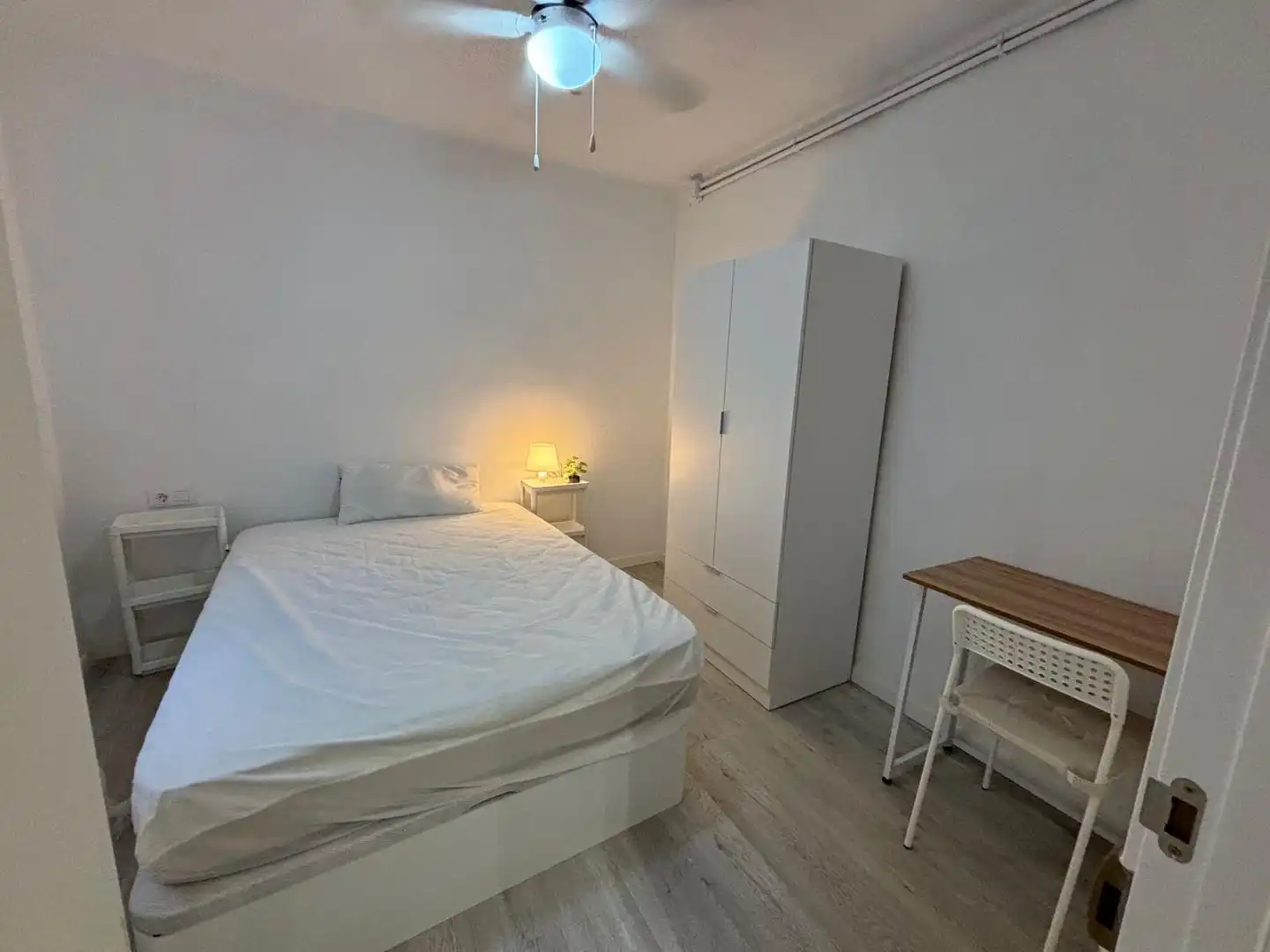 Room in Carrer de París, 6, Collblanc Room in Carrer de París, 6, Collblanc