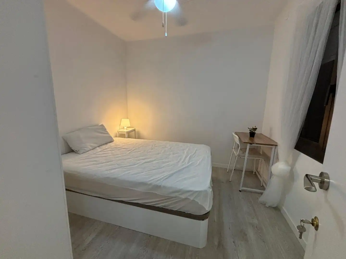Room in Carrer de París, 6, Collblanc Room in Carrer de París, 6, Collblanc