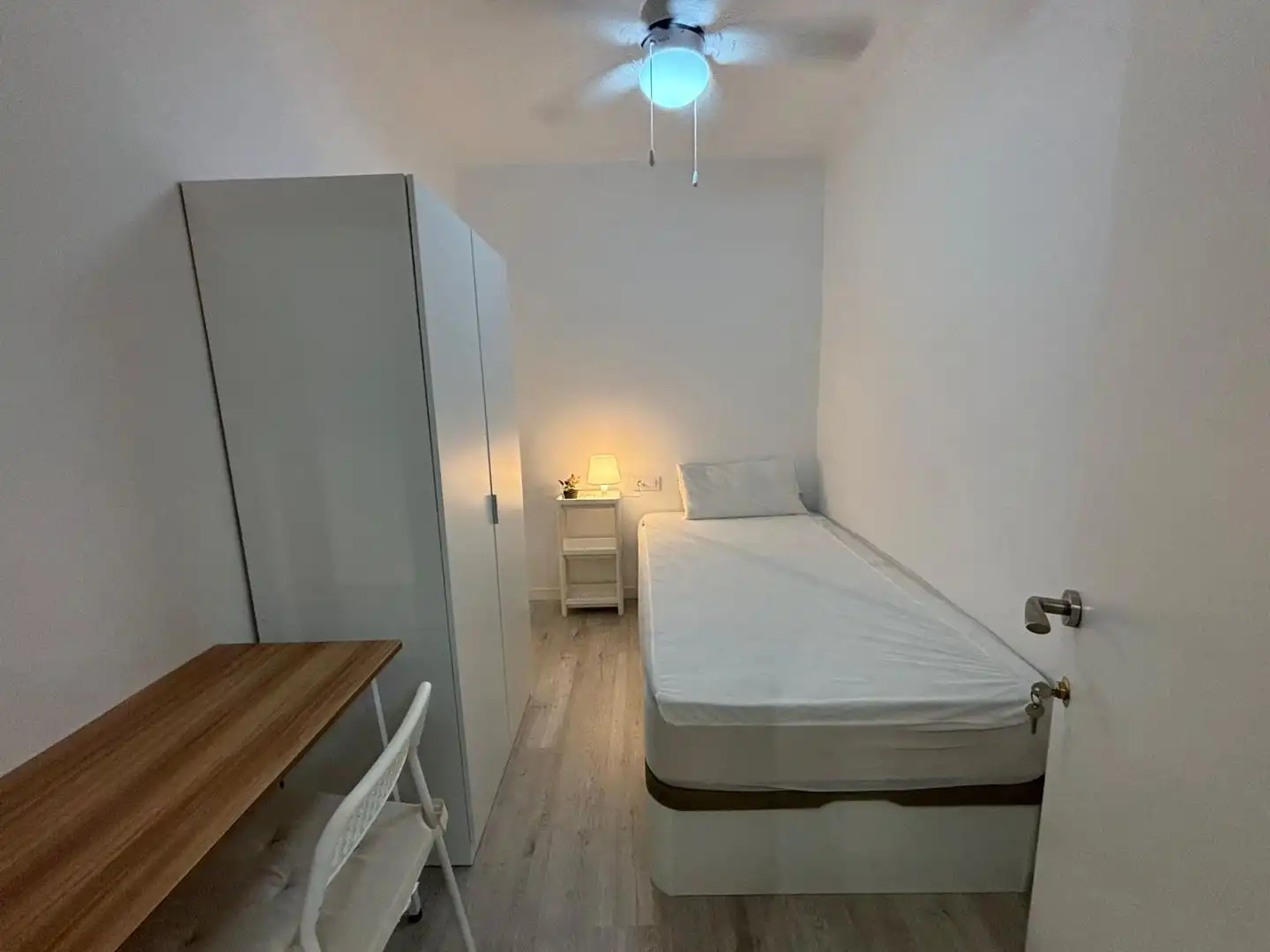 Room in Carrer de París, 6, Collblanc Room in Carrer de París, 6, Collblanc