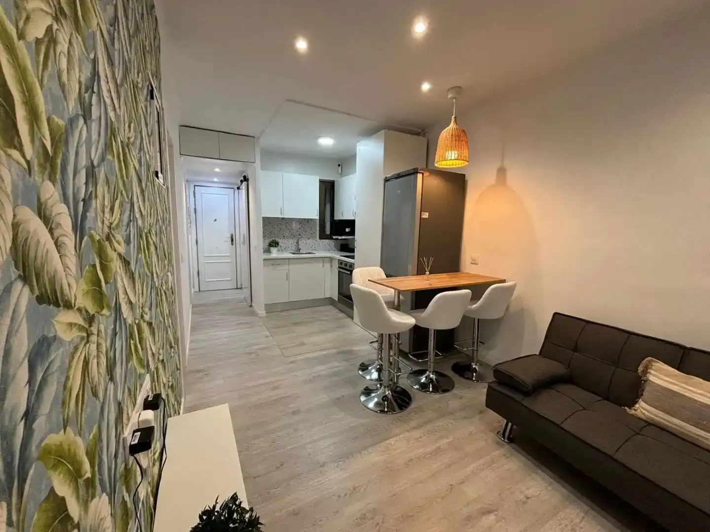 Room in Carrer de París, 6, Collblanc Kitchen of Flat for share in L'Hospitalet de Llobregat with Parquet flooring and Furnished