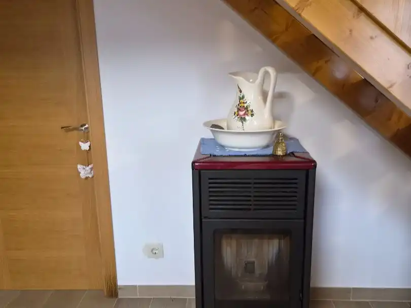 Casa o xalet en venda a Rua Caldesiños, 9, Viana do Bolo Sala d'estar de Casa o xalet en venda en Viana do Bolo amb Calefacció, Traster i Moblat