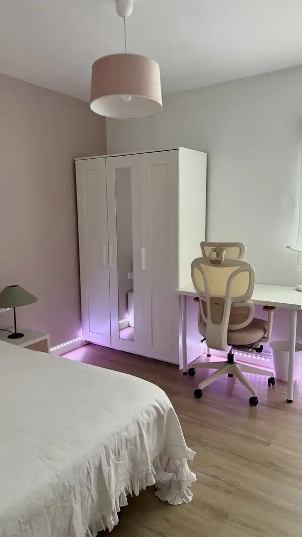 Room in Calle Batalla de Clavijo, 50, El Ejido - Santa Ana Bedroom of Flat for share in León Capital with Heating, Parquet flooring and Terrace