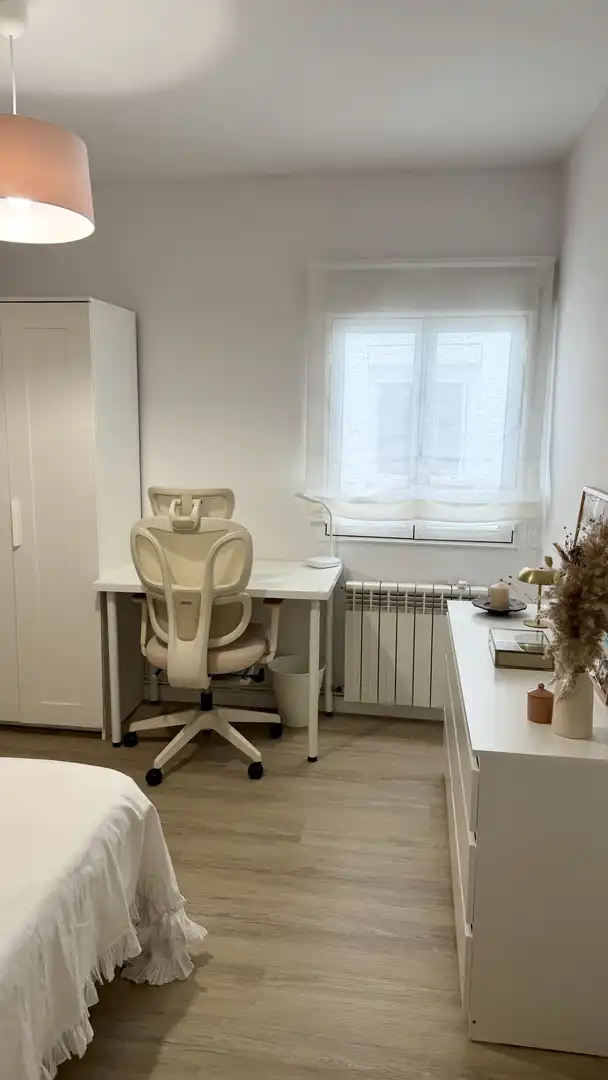 Room in Calle Batalla de Clavijo, 50, El Ejido - Santa Ana Flat for share in León Capital with Heating, Parquet flooring and Terrace