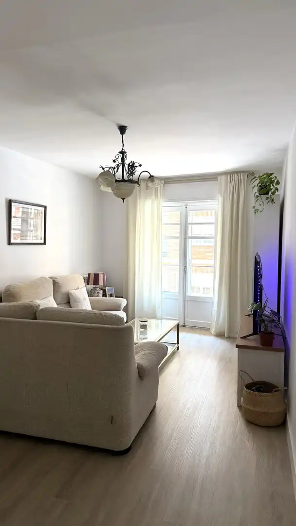 Room in Calle Batalla de Clavijo, 50, El Ejido - Santa Ana Living room of Flat for share in León Capital with Heating, Parquet flooring and Terrace