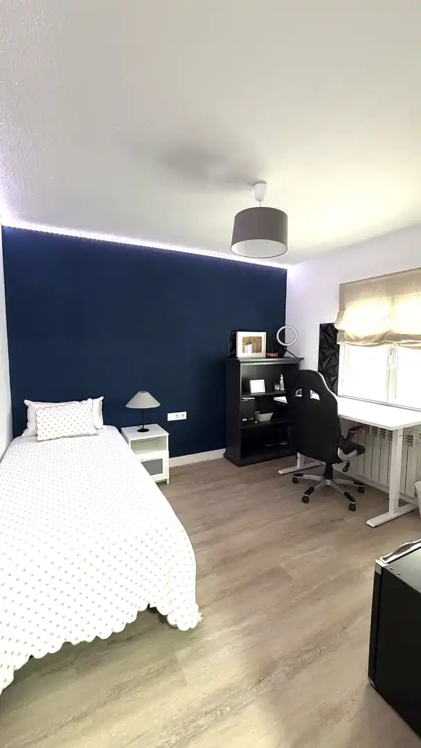 Room in Calle Batalla de Clavijo, 50, El Ejido - Santa Ana Bedroom of Flat for share in León Capital with Heating, Parquet flooring and Terrace