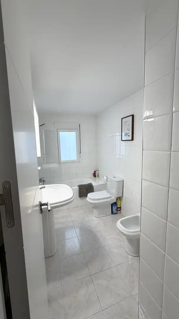 Room in Calle Batalla de Clavijo, 50, El Ejido - Santa Ana Bathroom of Flat for share in León Capital with Heating, Parquet flooring and Terrace
