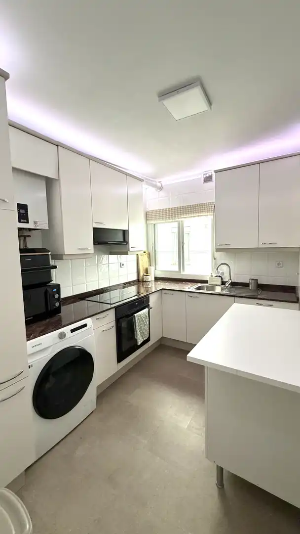 Room in Calle Batalla de Clavijo, 50, El Ejido - Santa Ana Kitchen of Flat for share in León Capital with Heating, Parquet flooring and Terrace