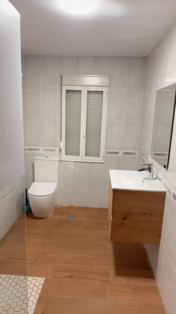 Baño de Piso en venta en León Capital  con Calefacción, Parquet y Terraza