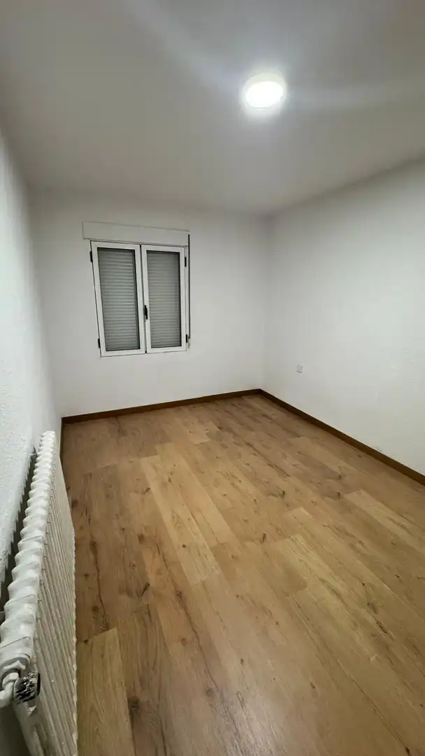 Habitación de Piso en venta en León Capital  con Calefacción, Parquet y Terraza