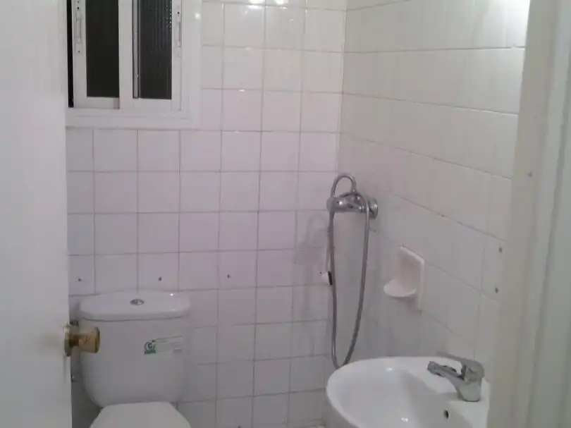 Piso de alquiler en Avenida de Hernán Cortés, 5, Ruta de la Plata Baño de Piso de alquiler en Cáceres con Calefacción, Terraza y Amueblado