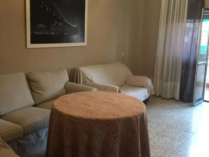Piso de alquiler en Avenida de Hernán Cortés, 5, Ruta de la Plata Sala de estar de Piso de alquiler en Cáceres con Calefacción, Terraza y Amueblado