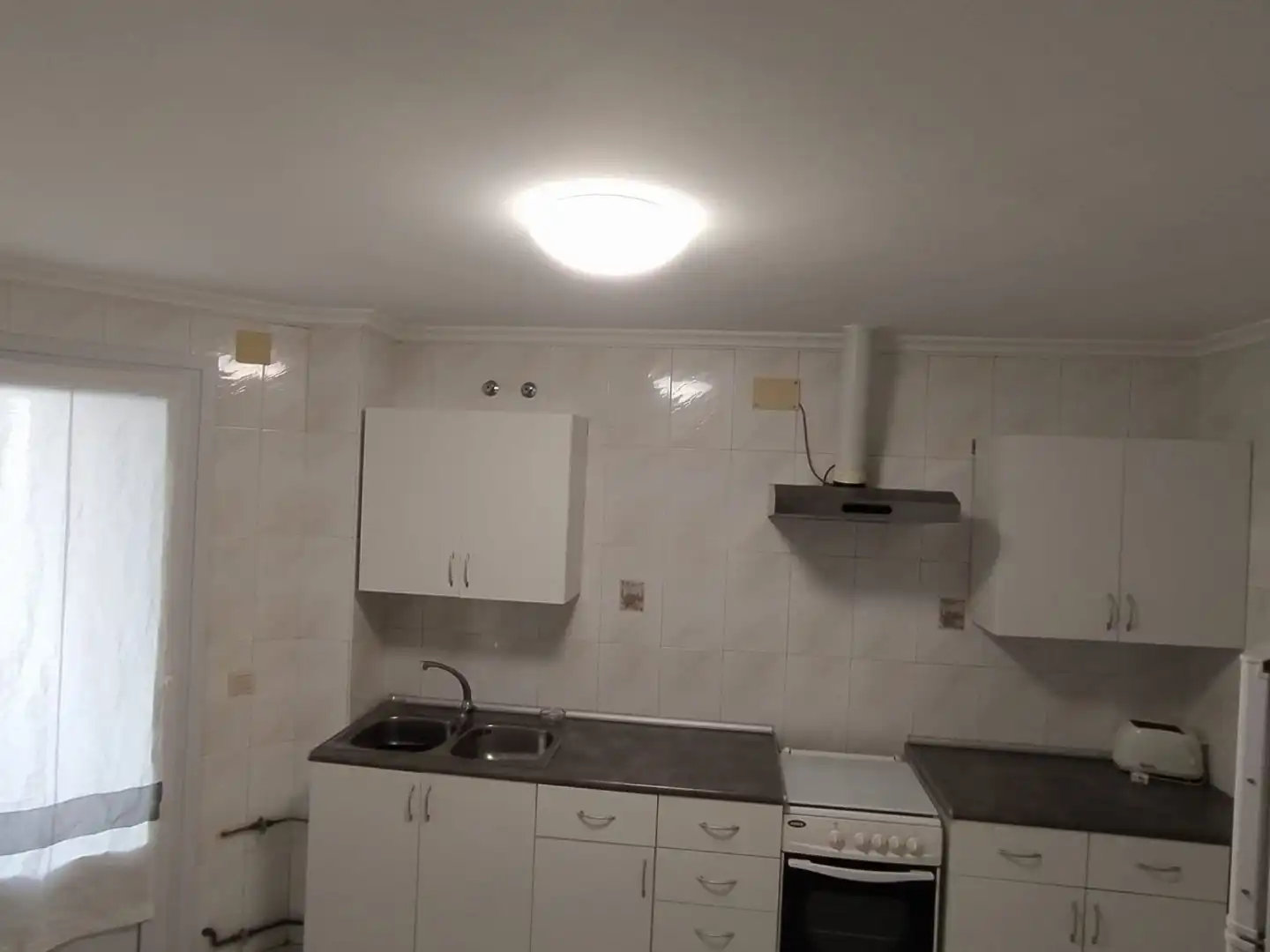 Flat for rent in Calle Colonia, 3, Ruta de la Plata Kitchen of Flat for rent in Cáceres with Heating, Furnished and Balcony