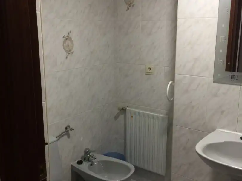 Flat for rent in Calle Colonia, 3, Ruta de la Plata Bathroom of Flat for rent in Cáceres with Heating, Furnished and Balcony