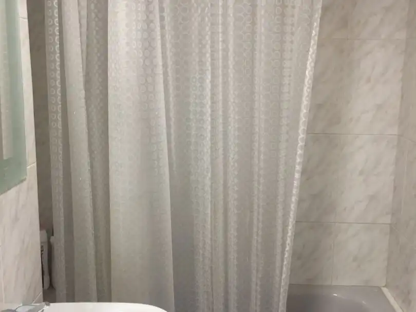 Flat for rent in Calle Colonia, 3, Ruta de la Plata Bathroom of Flat for rent in Cáceres with Heating, Furnished and Balcony