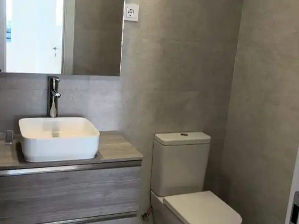 Flat for sale in Calle de Dulce Chacón, 25, Virgen del Cortijo - Manoteras Bathroom of Flat for sale in Madrid with Air Conditioner, Heating and Private garden