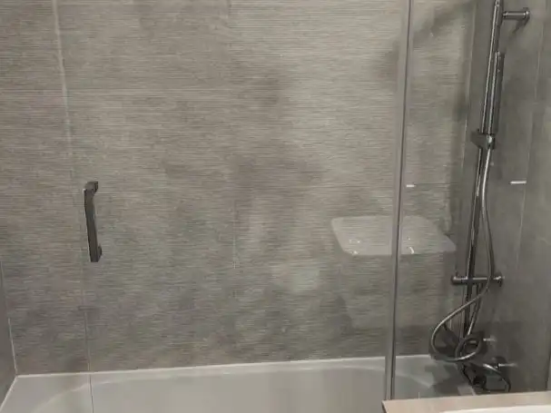 Flat for sale in Calle de Dulce Chacón, 25, Virgen del Cortijo - Manoteras Bathroom of Flat for sale in Madrid with Air Conditioner, Heating and Private garden
