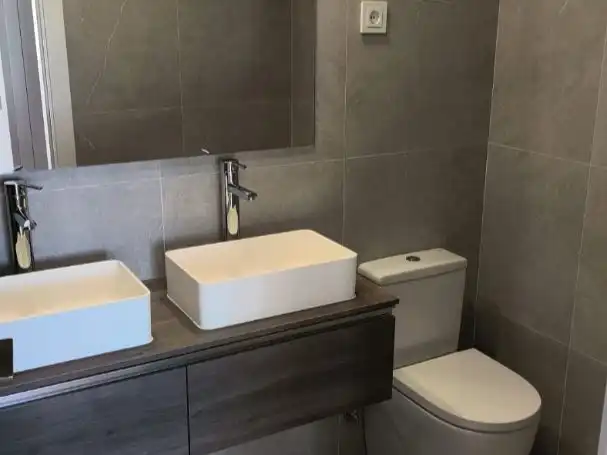Flat for sale in Calle de Dulce Chacón, 25, Virgen del Cortijo - Manoteras Bathroom of Flat for sale in Madrid with Air Conditioner, Heating and Private garden