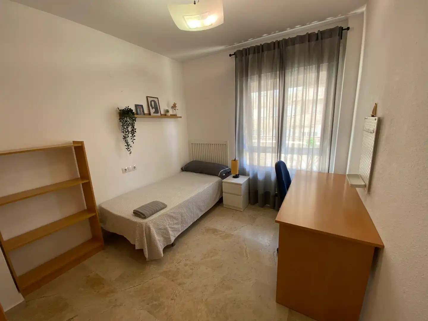 Piso de alquiler en Calle Franz Kafka, 10, El Tejar - Hacienda Bizcochero Habitación de Piso de alquiler en Málaga con Aire acondicionado, Calefacción y Jardín privado