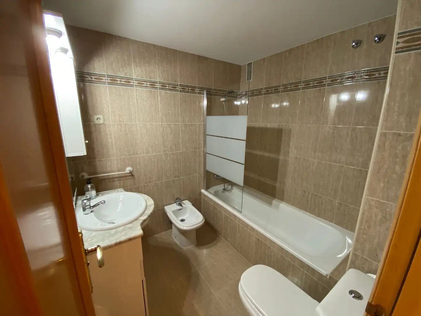 Piso de alquiler en Calle Franz Kafka, 10, El Tejar - Hacienda Bizcochero Baño de Piso de alquiler en Málaga con Aire acondicionado, Calefacción y Jardín privado