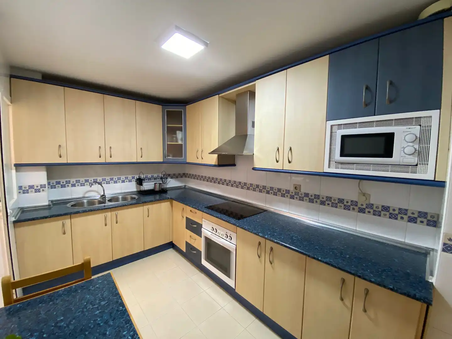 Piso de alquiler en Calle Franz Kafka, 10, El Tejar - Hacienda Bizcochero Cocina de Piso de alquiler en Málaga con Aire acondicionado, Calefacción y Jardín privado