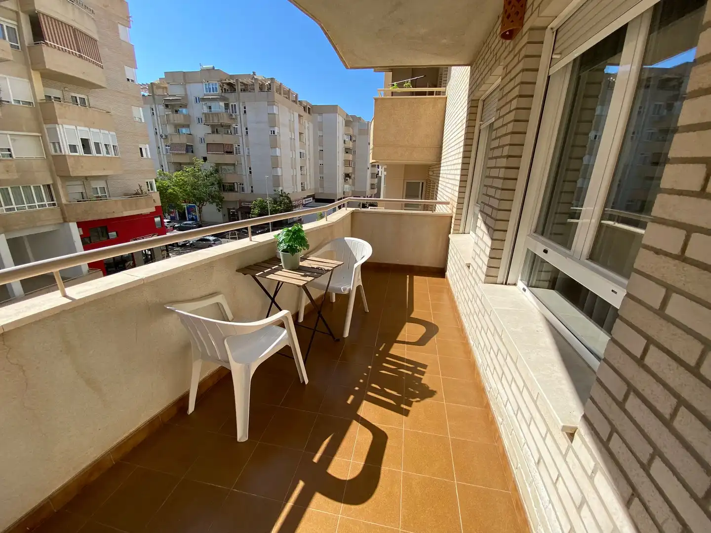 Piso de alquiler en Calle Franz Kafka, 10, El Tejar - Hacienda Bizcochero Terraza de Piso de alquiler en Málaga con Aire acondicionado, Calefacción y Jardín privado