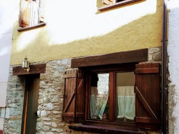 Vista exterior de Casa adosada de lloguer en Benasque amb Calefacció, Parquet i Traster