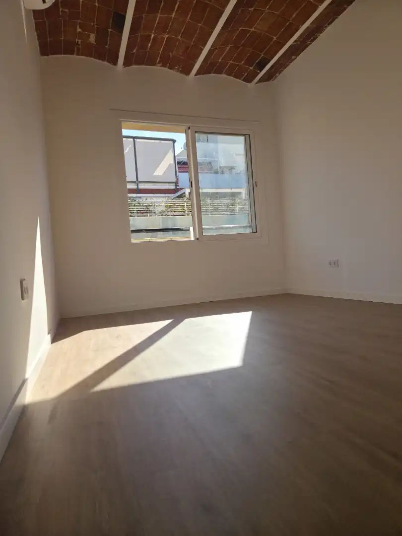 Habitación de Piso en venta en  Barcelona Capital con Aire acondicionado y Balcón
