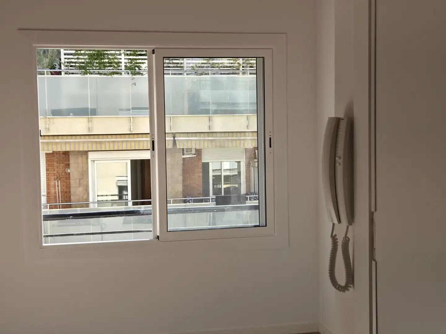 Habitación de Piso en venta en  Barcelona Capital con Aire acondicionado y Balcón