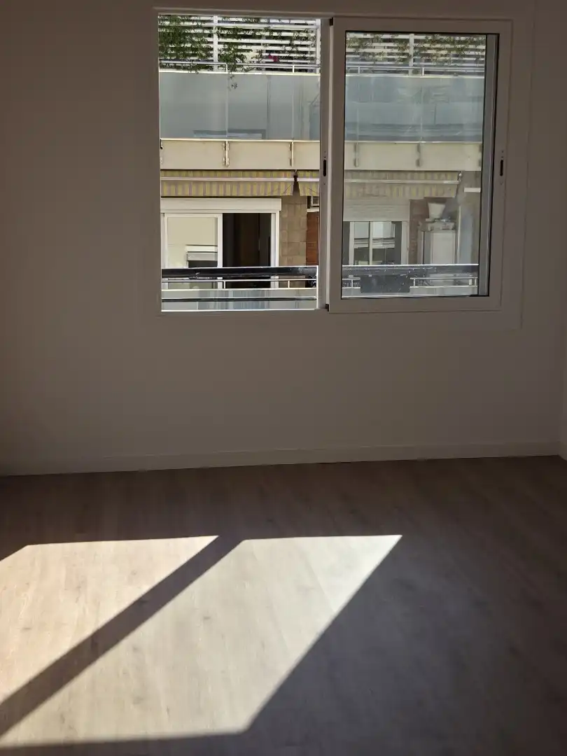 Habitación de Piso en venta en  Barcelona Capital con Aire acondicionado y Balcón