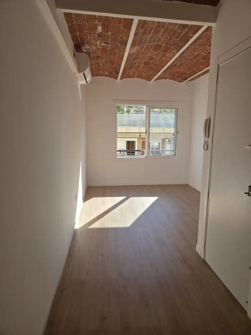 Habitación de Piso en venta en  Barcelona Capital con Aire acondicionado y Balcón