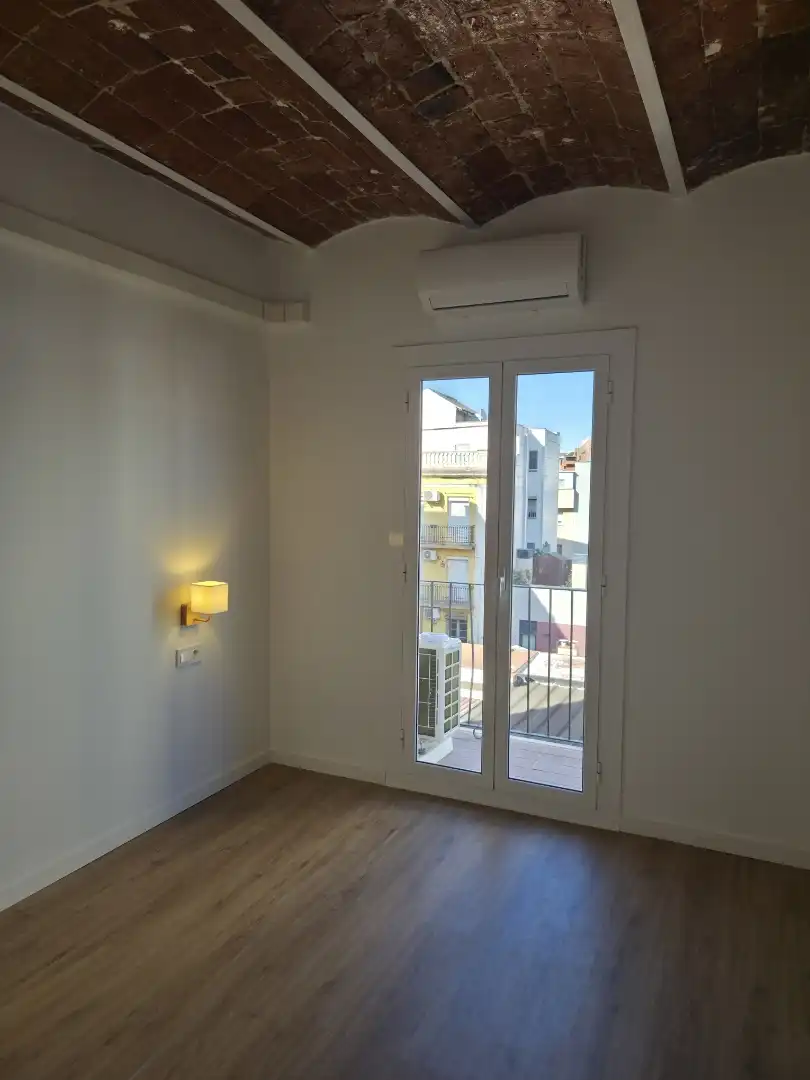 Habitación de Piso en venta en  Barcelona Capital con Aire acondicionado y Balcón