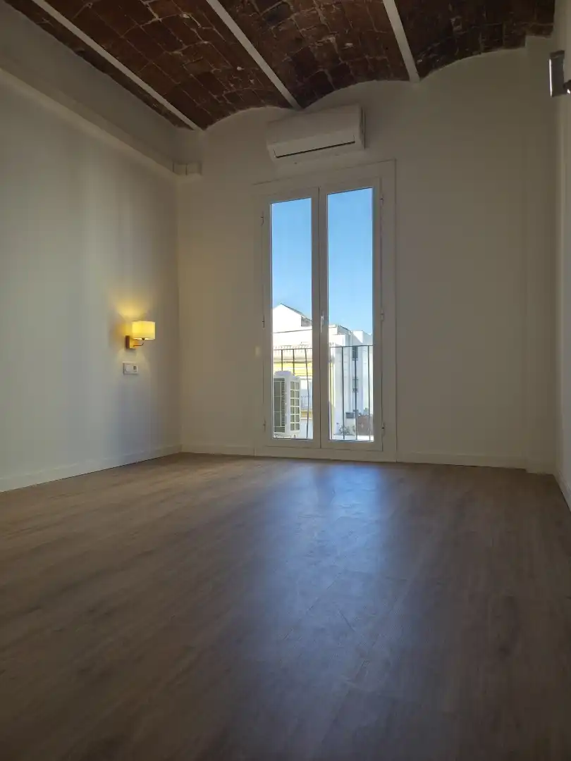 Habitación de Piso en venta en  Barcelona Capital con Aire acondicionado y Balcón