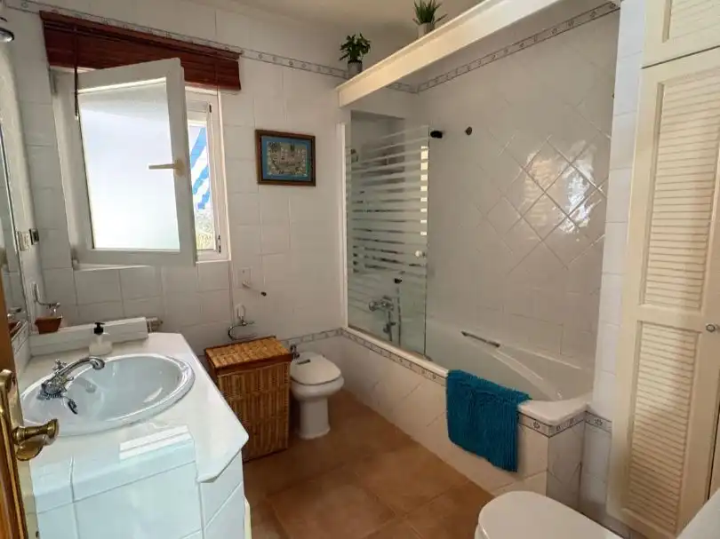 Baño de Piso en venta en Pilar de la Horadada con Aire acondicionado, Terraza y Piscina