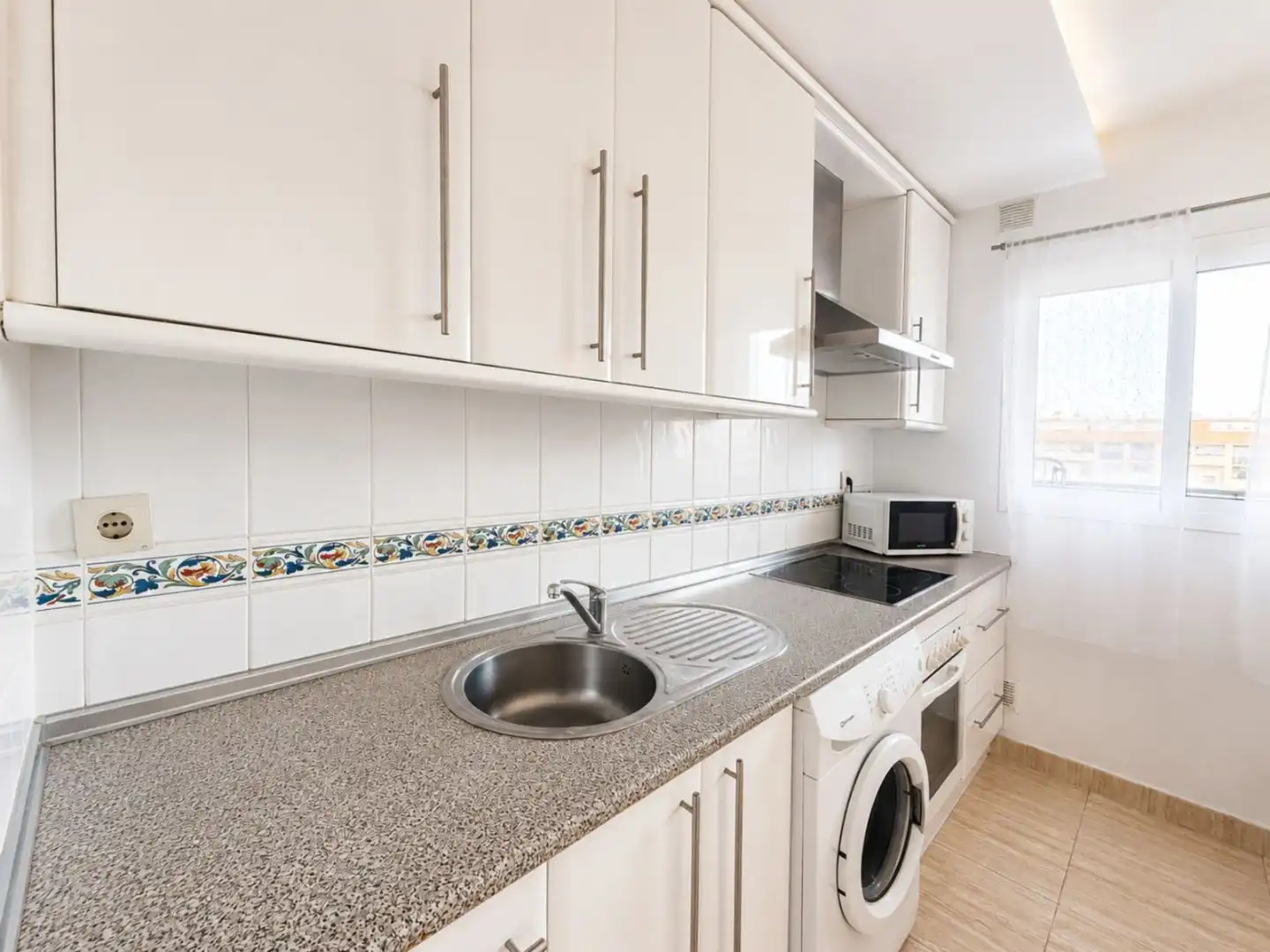 Wohnung zum Verkauf in Avenida de la Paz, 5, San Luis de Sabinillas Küche von Wohnung zum Verkauf in Manilva mit Terrasse und Schwimmbad
