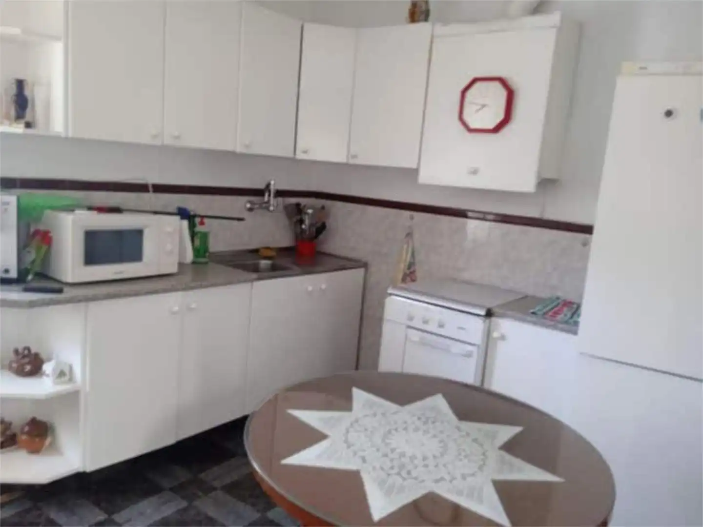 Casa o xalet en venda a Monterrubio de la Serena Cuina de Casa o xalet en venda en Monterrubio de la Serena amb Jardí privat, Traster i Moblat