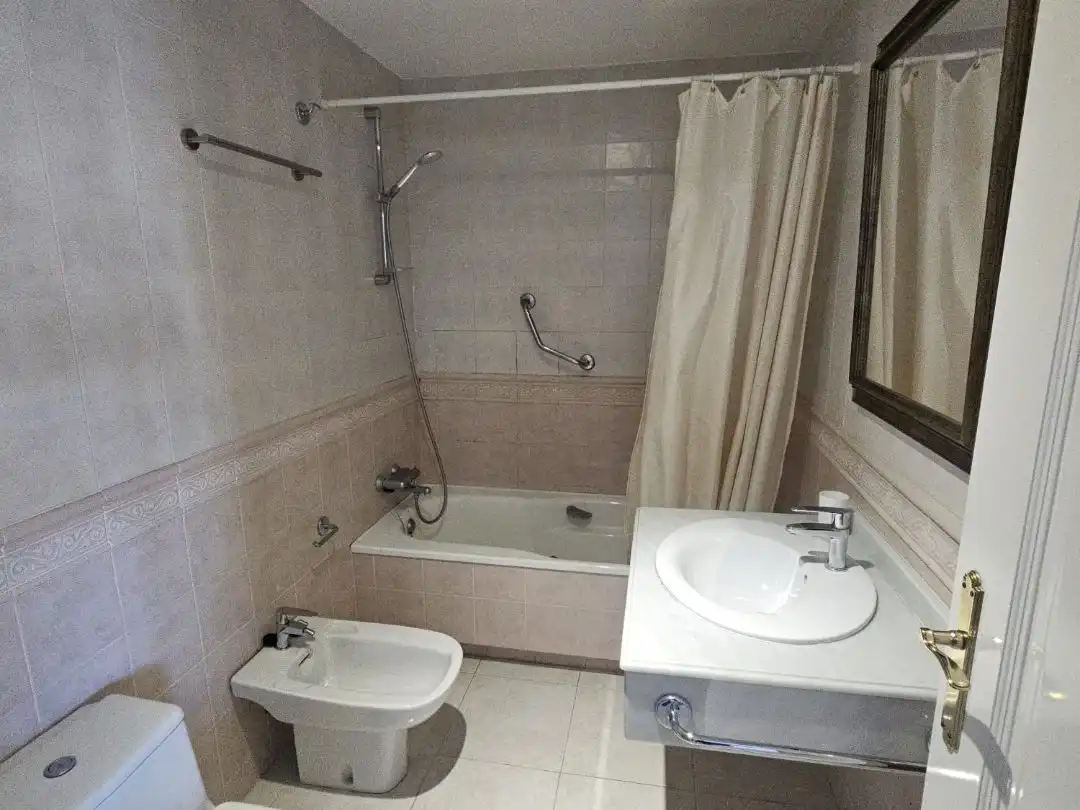 Bany de Casa o xalet en venda en Albolote amb Aire condicionat, Terrassa i Piscina