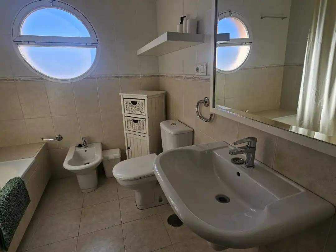 Bany de Casa o xalet en venda en Albolote amb Aire condicionat, Terrassa i Piscina