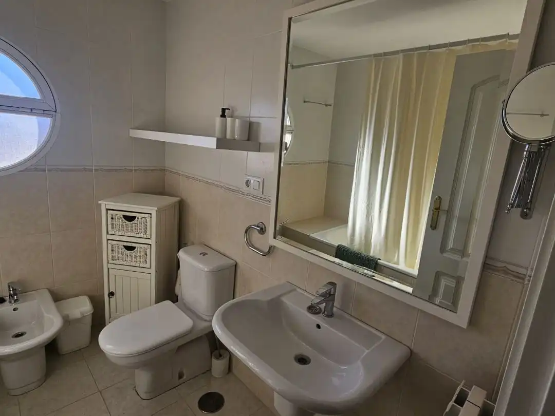 Bany de Casa o xalet en venda en Albolote amb Aire condicionat, Terrassa i Piscina