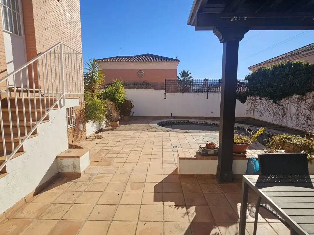 Vista exterior de Casa o xalet en venda en Albolote amb Aire condicionat, Terrassa i Piscina