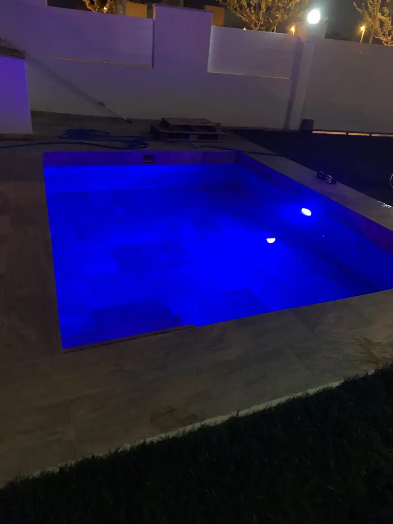 Piscina de Casa adosada en venta en Les Alqueries / Alquerías del Niño Perdido con Aire acondicionado, Calefacción y Jardín privado