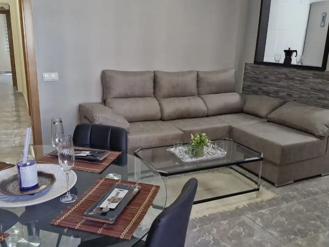 Sala d'estar de Pis en venda en Sant Boi de Llobregat amb Aire condicionat, Calefacció i Moblat