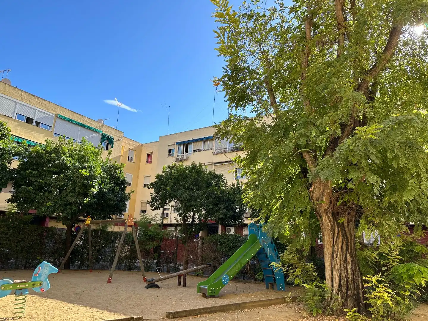 Außenansicht von Wohnung zur Miete in Sevilla mit Klimaanlage, Heizung und Möbliert