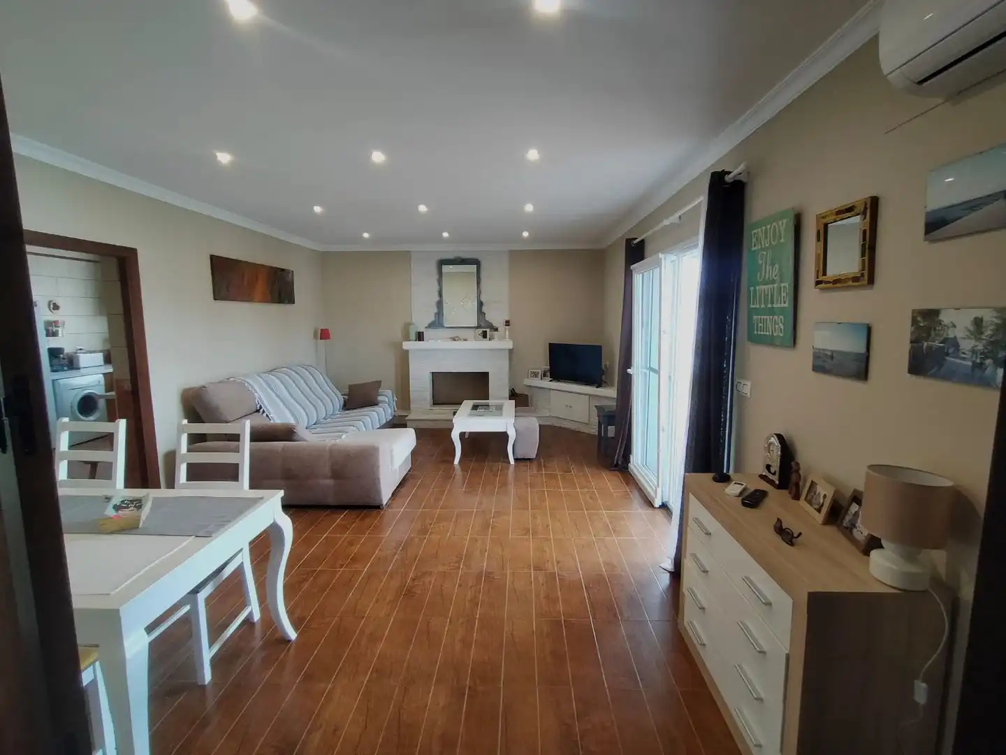Sala d'estar de Casa o xalet en venda en Chiclana de la Frontera amb Aire condicionat i Piscina
