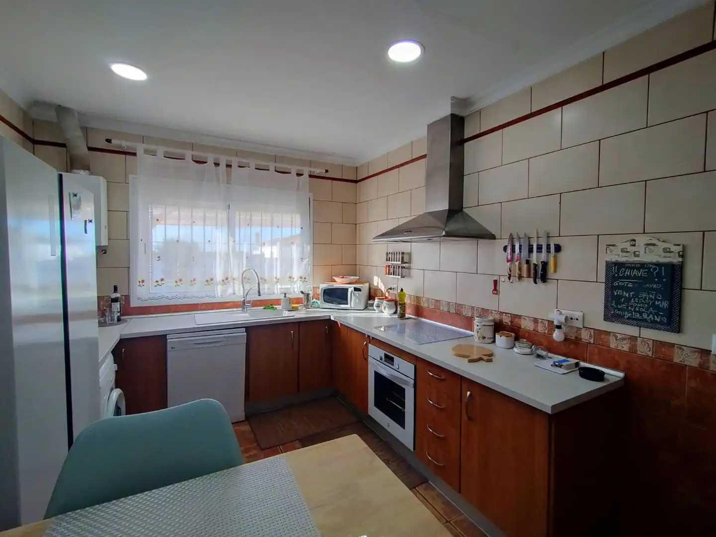 Cuina de Casa o xalet en venda en Chiclana de la Frontera amb Aire condicionat i Piscina