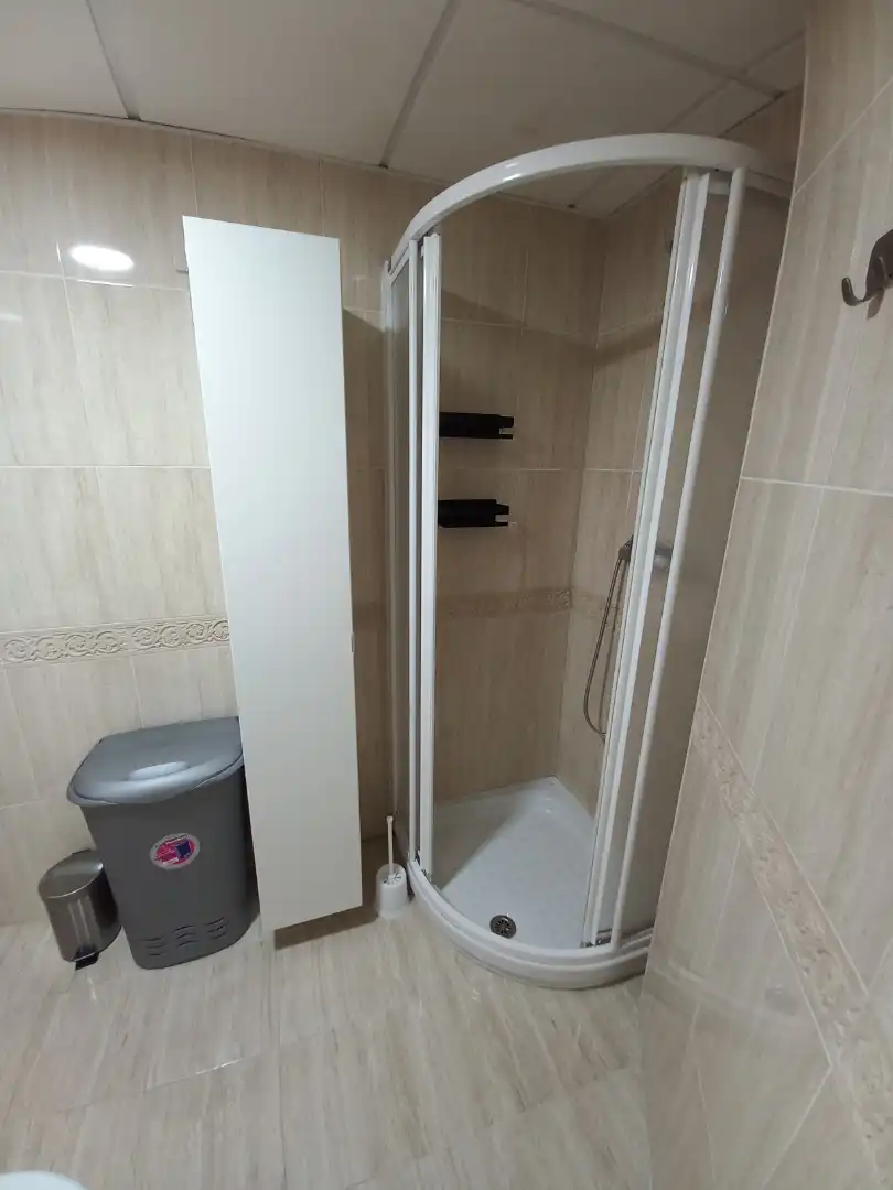 Flat for rent in Avenida Jorge Luis Borges, 30, El Tejar - Hacienda Bizcochero Bathroom of Flat for rent in Málaga with Air Conditioner, Furnished and Oven