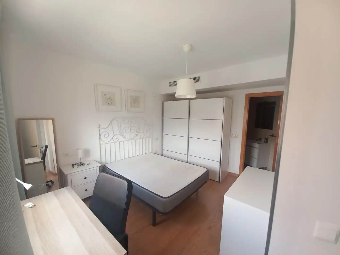 Flat for rent in Avenida Jorge Luis Borges, 30, El Tejar - Hacienda Bizcochero Bedroom of Flat for rent in Málaga with Air Conditioner, Furnished and Oven