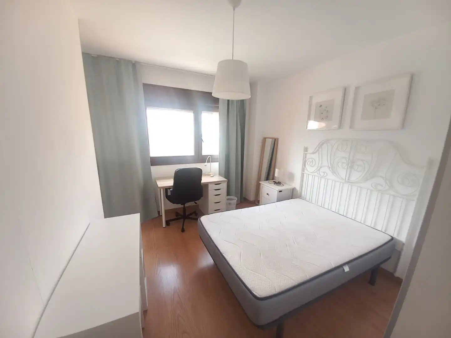 Flat for rent in Avenida Jorge Luis Borges, 30, El Tejar - Hacienda Bizcochero Bedroom of Flat for rent in Málaga with Air Conditioner, Furnished and Oven